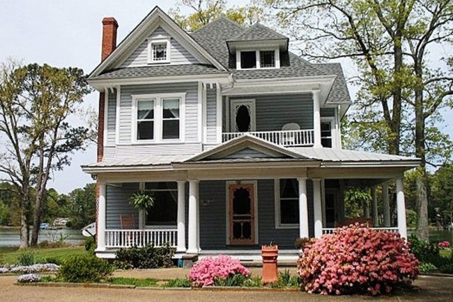 While perusing real estate listings I found really pretty Sears 118 in at 240 Blue Heron Lane in Matthews, Va Image courtesy of Realtor.com This house has several interior photos which I will share at the end.